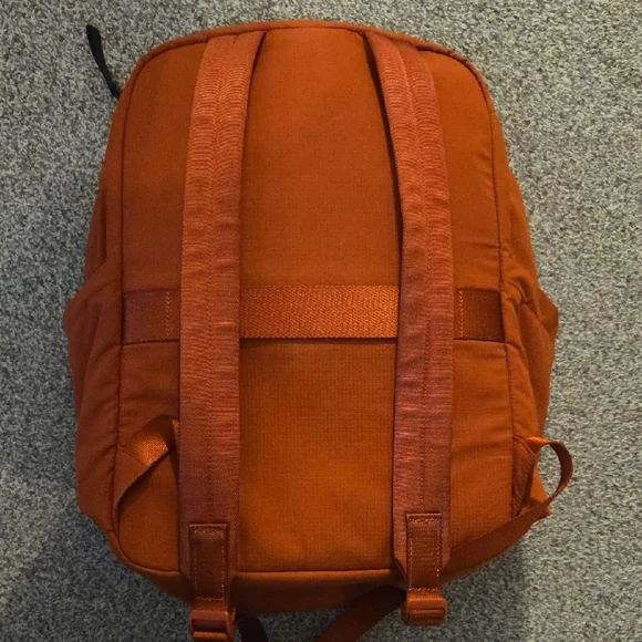 Lululemon Everyday Backpack 2.0 - Picture 2 of 7